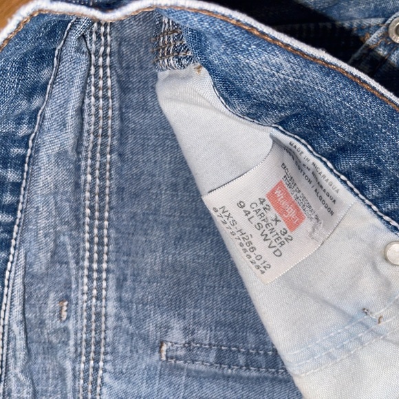 Wrangler Relaxed Fit Blue Jeans - Picture 2 of 3